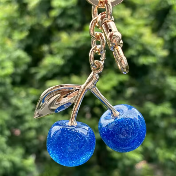 Porte-clés pendentif de sac à main à breloque cerise pour femmes, exquis, célèbre sur Internet, accessoires de sac cerise en cristal, pendentif de haute qualité