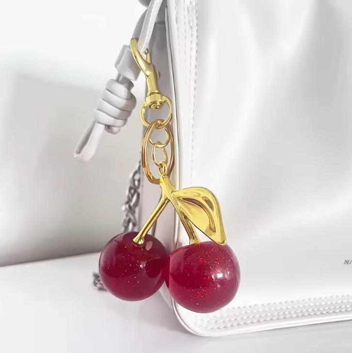 Cristal rouge rose cerise porte-clés accessoires sac pendentif à la mode exquis cristal résine cerise voiture porte-clés pendentif femmes